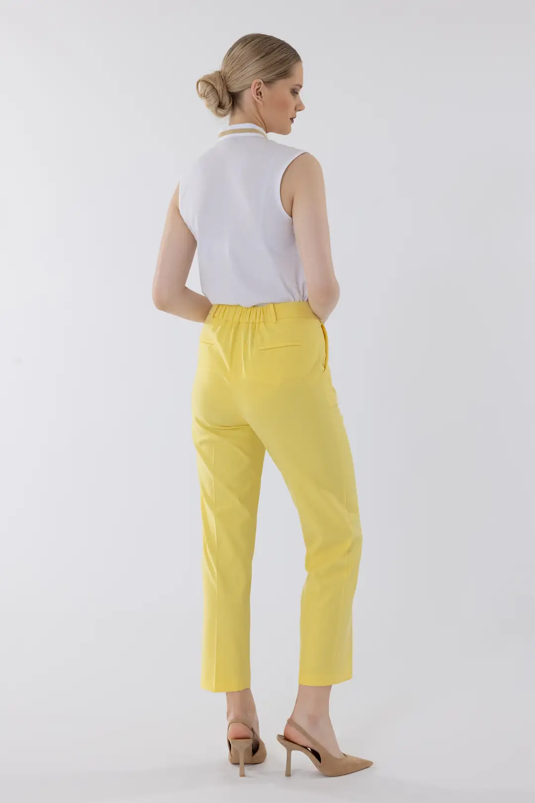 PANTOLON BELİ LASTİKLİ HAVUÇ METAL DÜĞME DETAYLI - Sarı