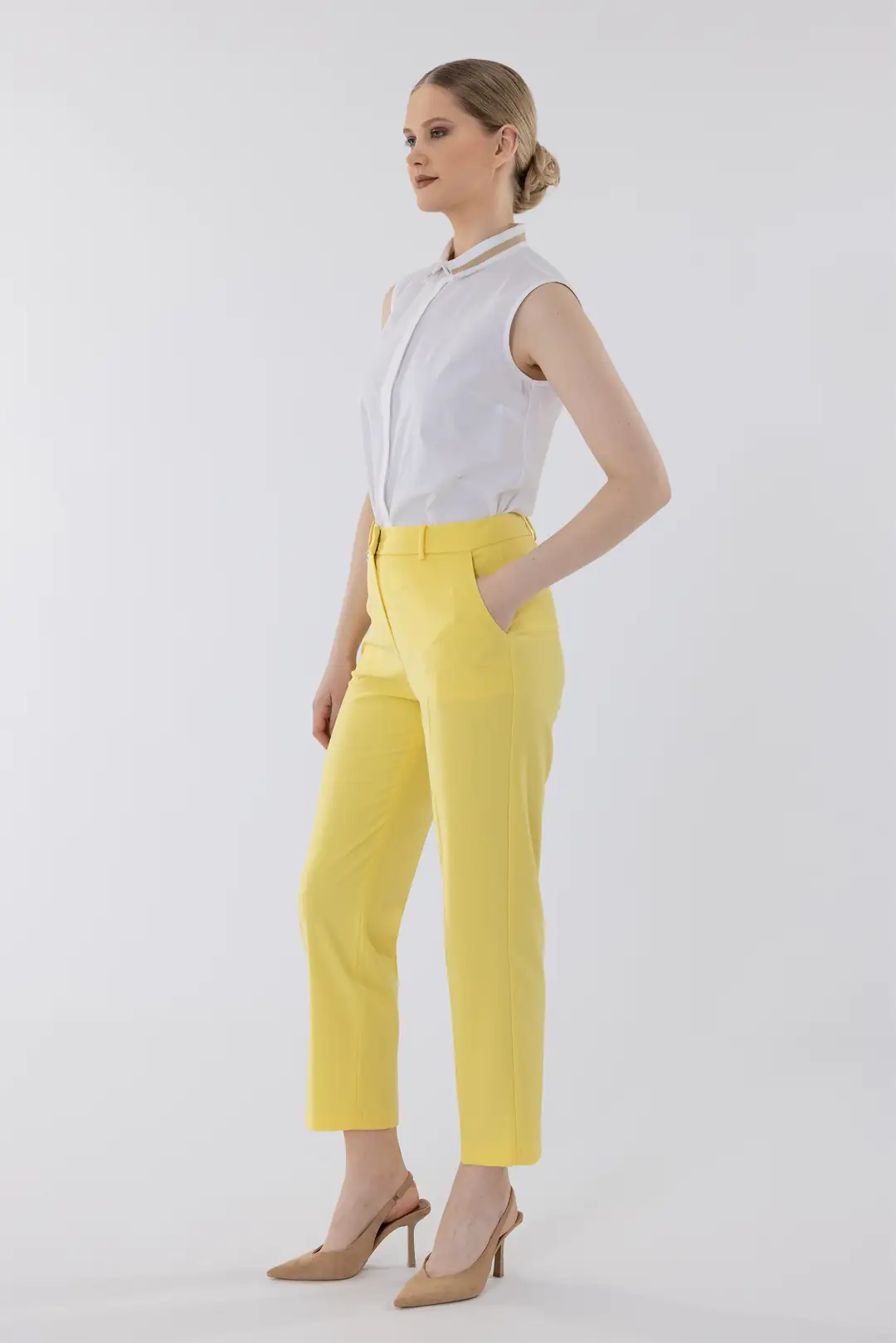 PANTOLON BELİ LASTİKLİ HAVUÇ METAL DÜĞME DETAYLI - Sarı